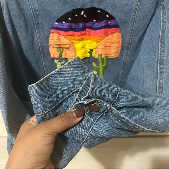 Forever 21 Embroidered Jean Jacket Womens Medium - Picture 5 of 7